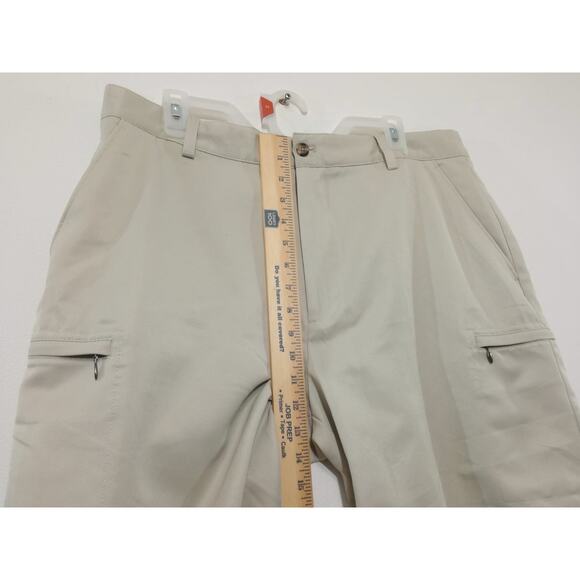 Izod Men's Shorts Golf Swing Flex Stretch UPF 50 Cargo Beige Size 36 - Picture 12 of 13